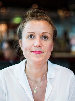 Daniela Emminger, b. 1975, is an Austrian writer. She was a copywriter in Hamburg and Berlin and an editor in Lithuania and Latvia. She lived in the Kyrgyzstan steppe for her latest novel. Recently published: Kafka mit Flügeln, 2018.
“Daniela Emminger is one of the most original voices of contemporary Austrian literature, changeable, grotesque and language-crazy.”
Sebastian Fasthuber, Die Tageszeitung

